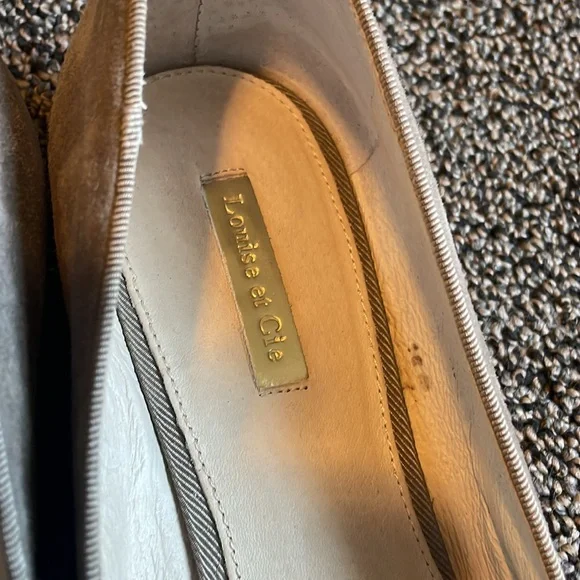 Elegant Gray Suede Women's Loafers with Pom Pom - Picture 3 of 5